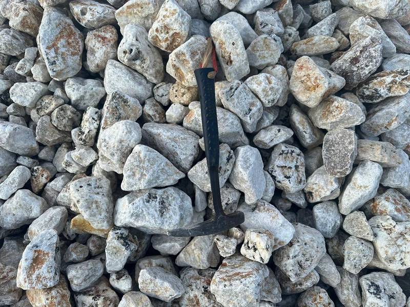 Barite ore and lump